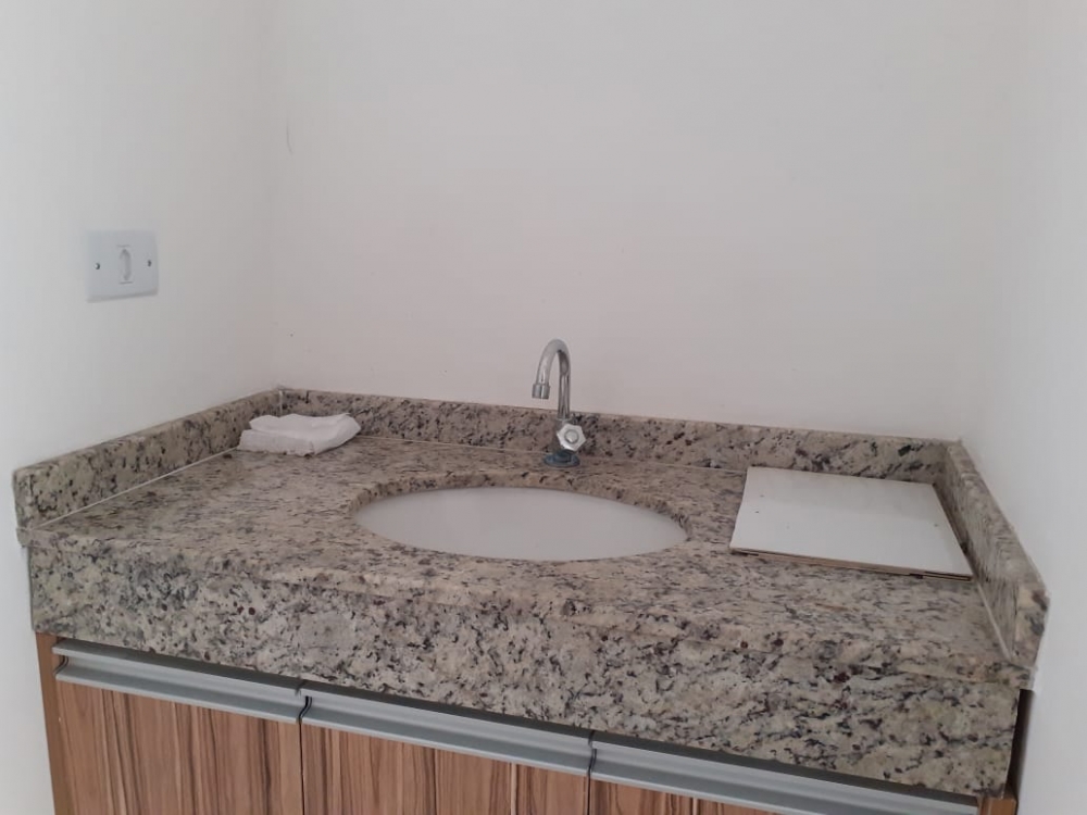 Casa comercial, com 04 sala, n